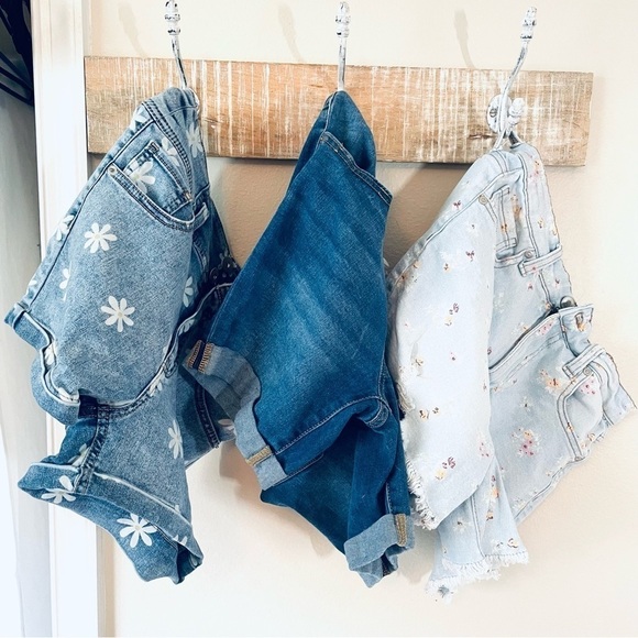 Lot of 3 Girls Jeans Shorts, Size XXL (18) - Junior - Picture 1 of 10